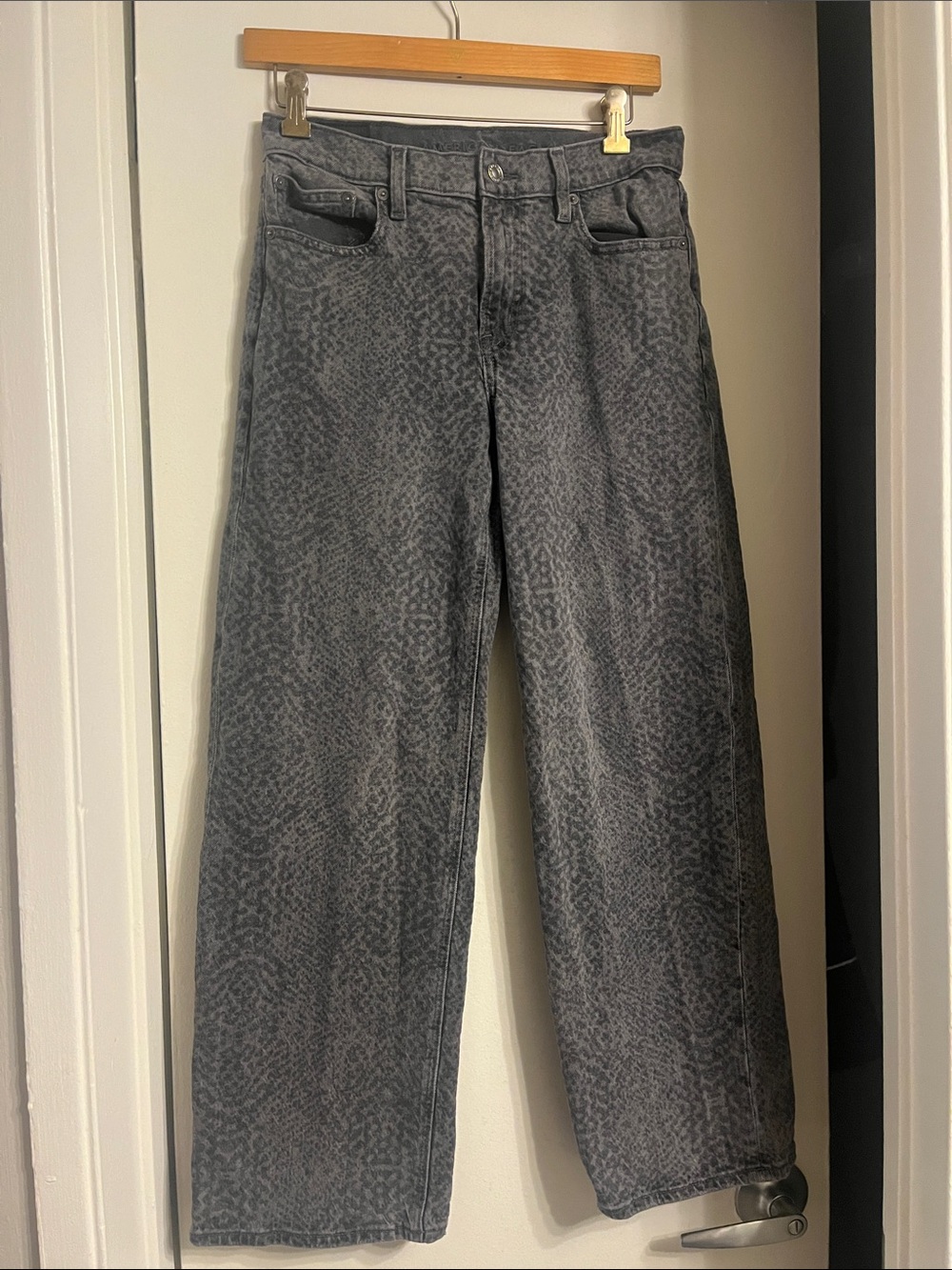 American Eagle Outfitters cheetah print gray jeans wide leg capri women’s sz 2 !
